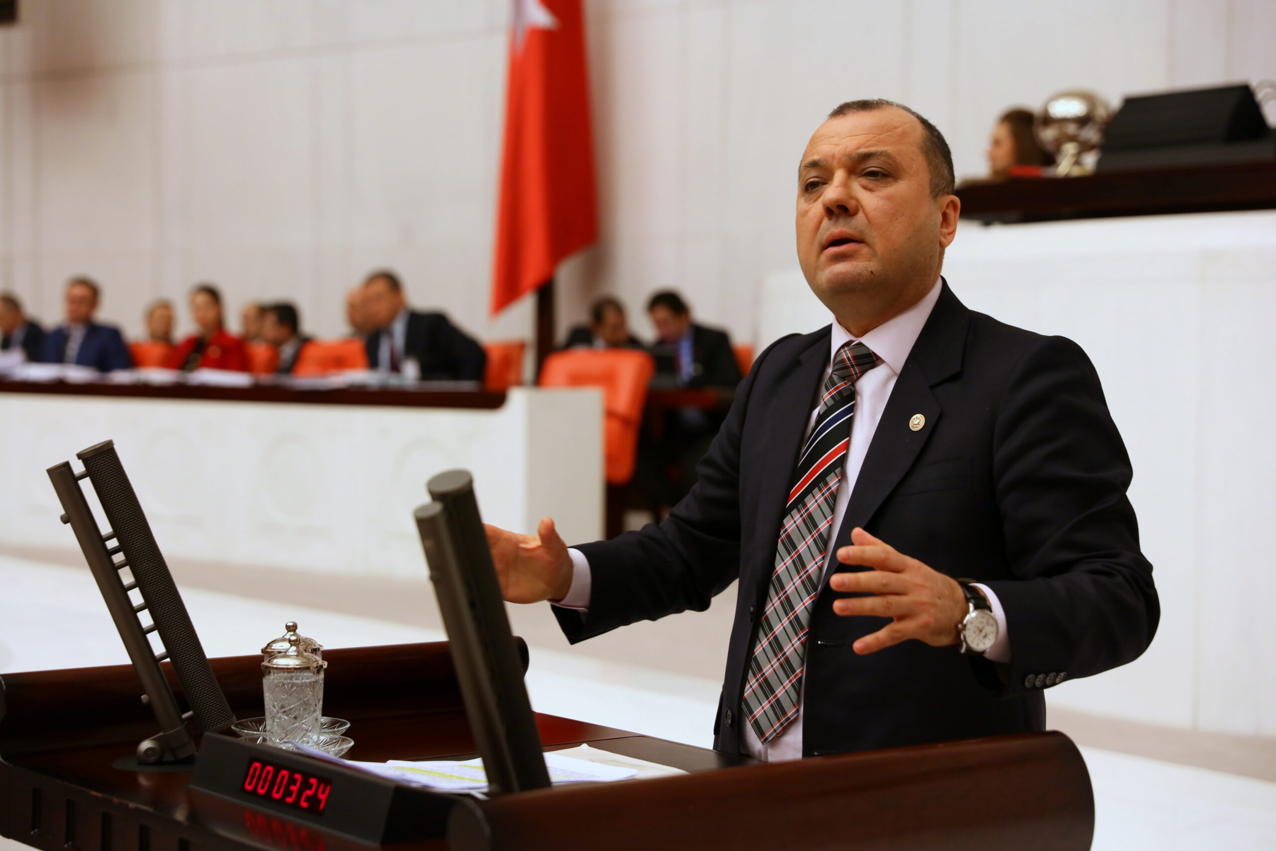 Aygun : “AKP’li vekiller sürekli açığa düşüyor!”
