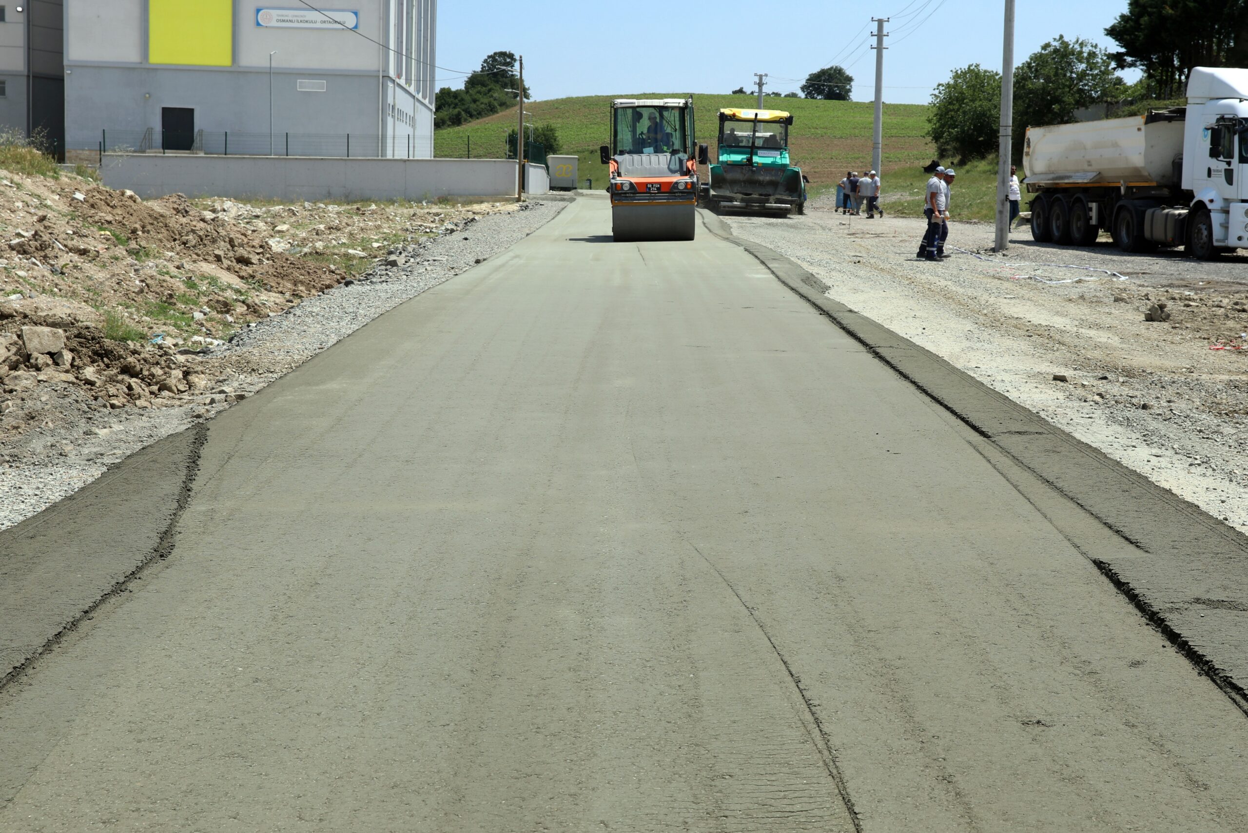 Kızılpınar’da 3 bin 500 metrekare sıkıştırılmış beton yol yapımı tamamlandı