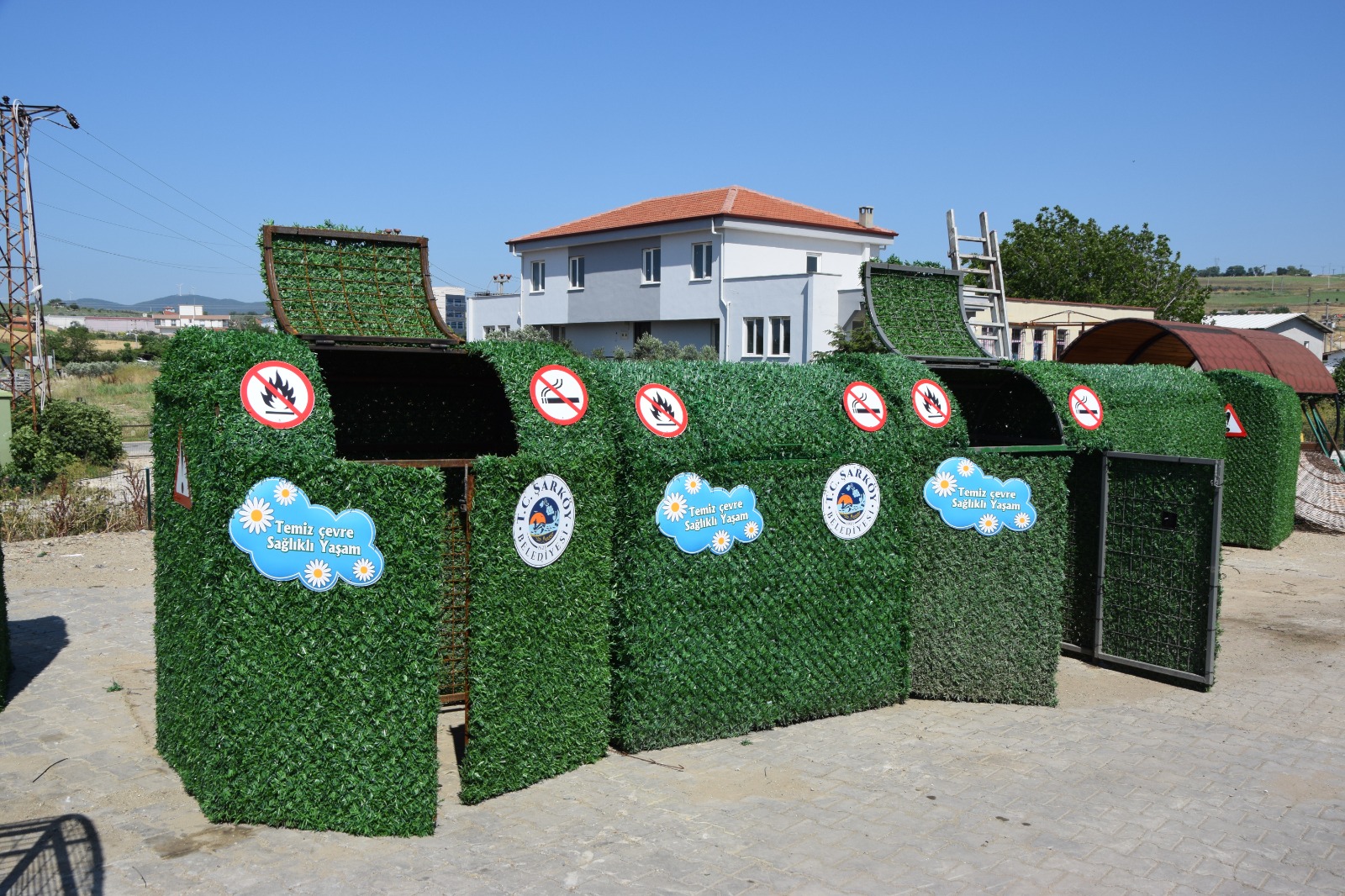 Şarköy Belediyesi’nden çöp konteynerlerine estetik dokunuş
