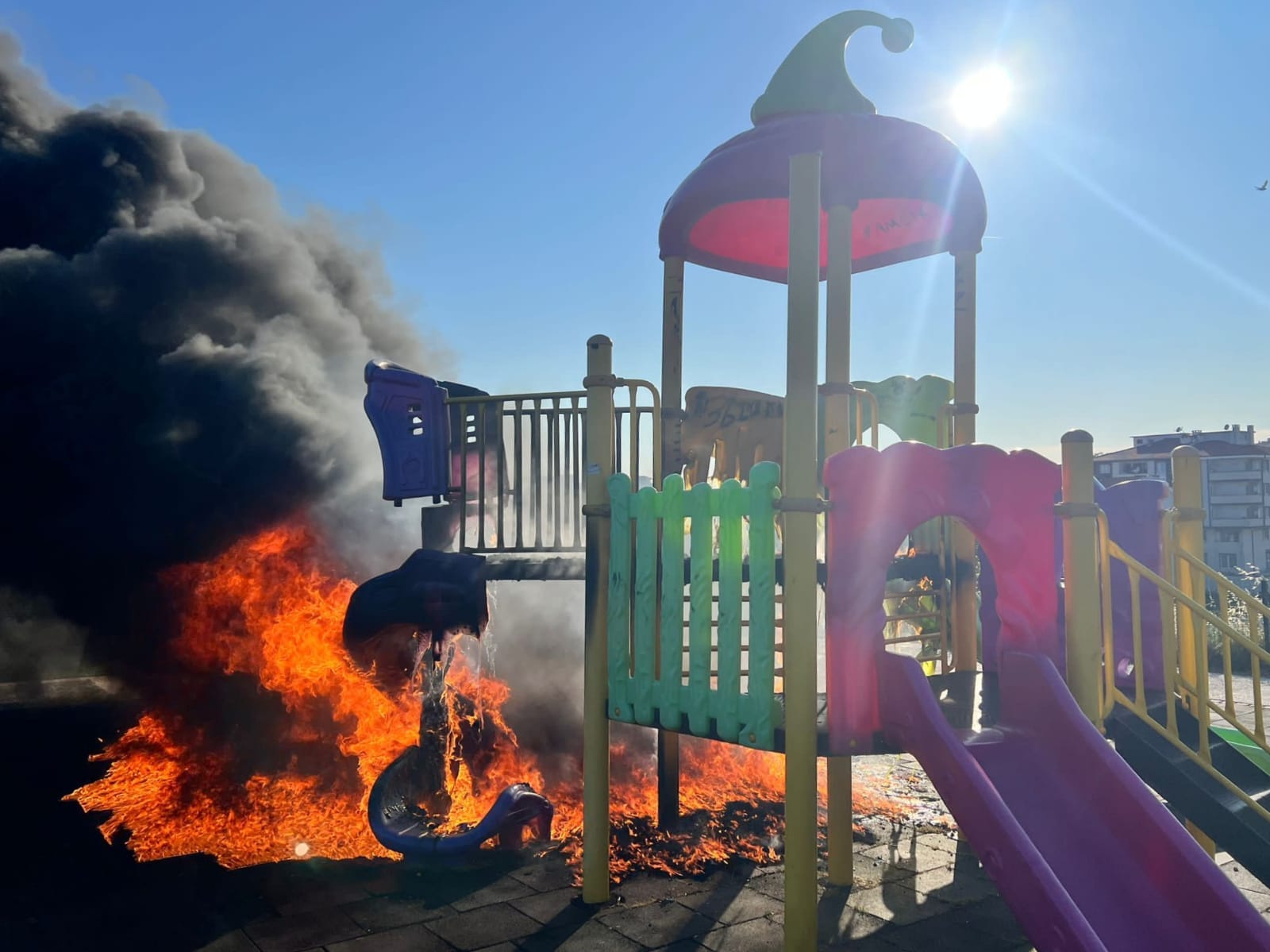 Çorlu’da çocuk parkında yangın